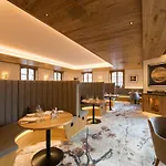 Des Chateaux &