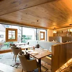 Des Chateaux & Hotel 4*