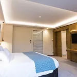 Des Chateaux & Hotel