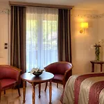 Des Chateaux & Hotel