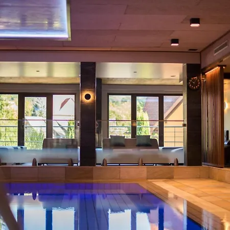 Des Chateaux & Hotel 4*