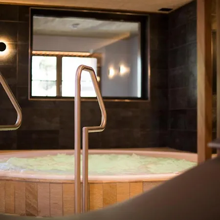 Des Chateaux & 4* Отротт