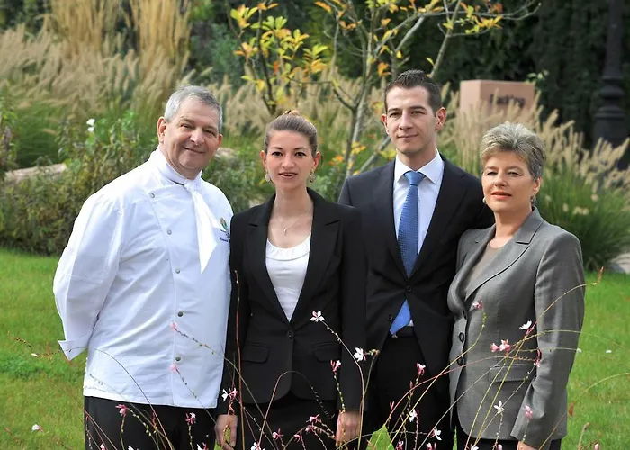 Des Chateaux & Hotel